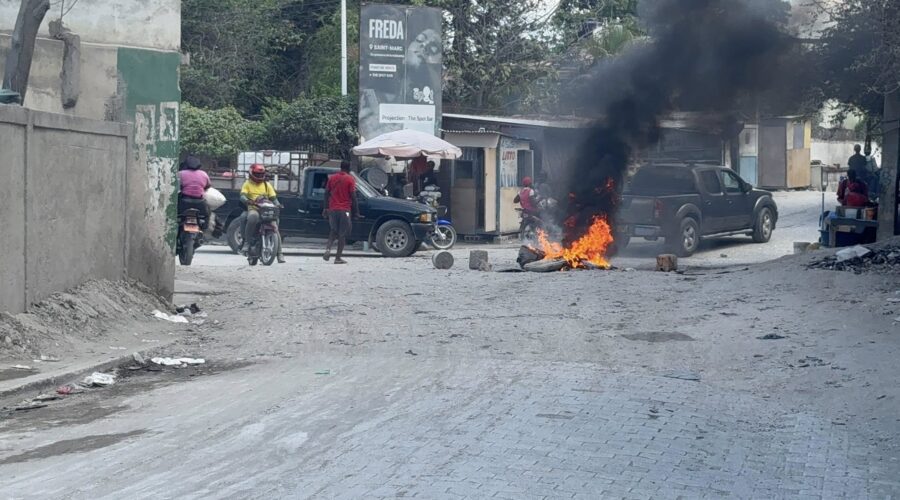 SENMAK LEVE KANPE: POPILASYON AN BLOKE VIL LA POU MANDE DEMANTE L GANG SAVYEN AN